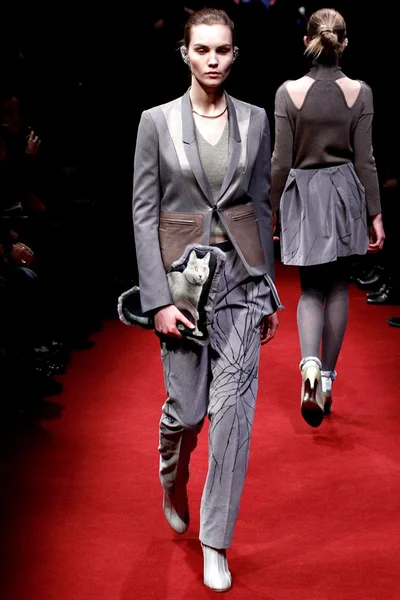 Look 12